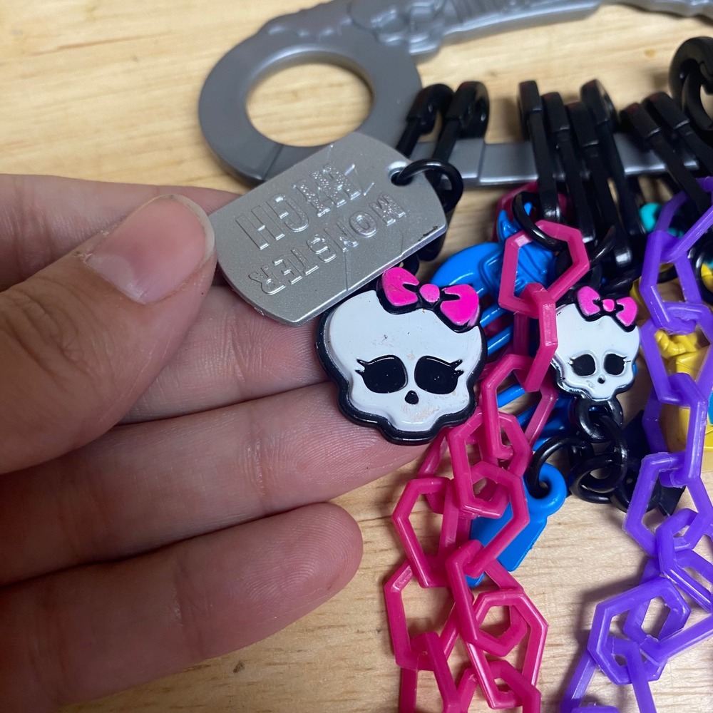 Monster High Ghouls Got Charms Keychain Necklace Set Carabiner 9 Charms Chains - Picture 3 of 6
